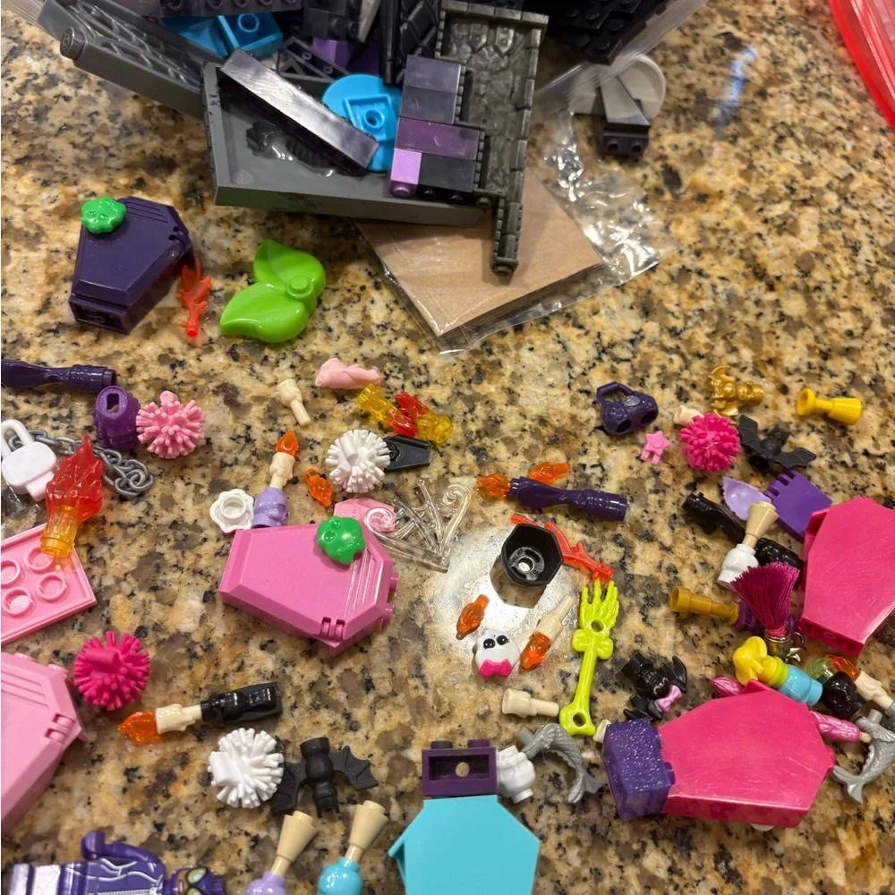 Monster High Mega Bloks Misc Lot 3lbs 9 Figures Mini Figs